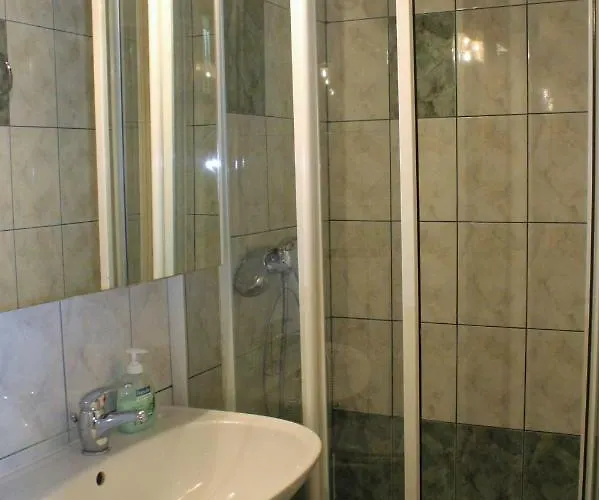 Jurca Nastanitev v družini