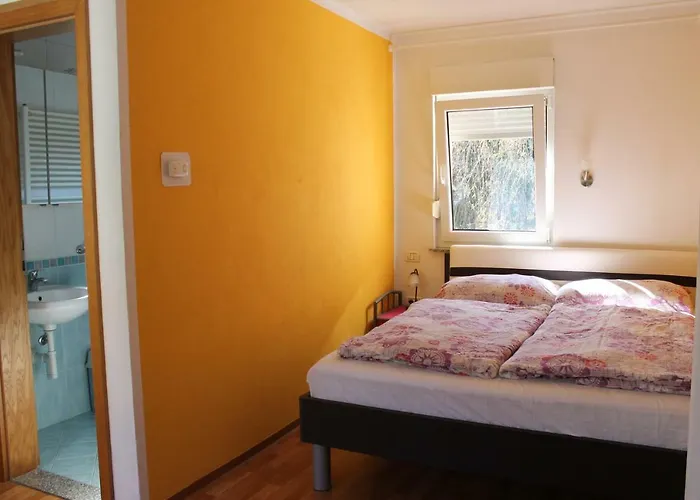 Nastanitev v družini Jurca