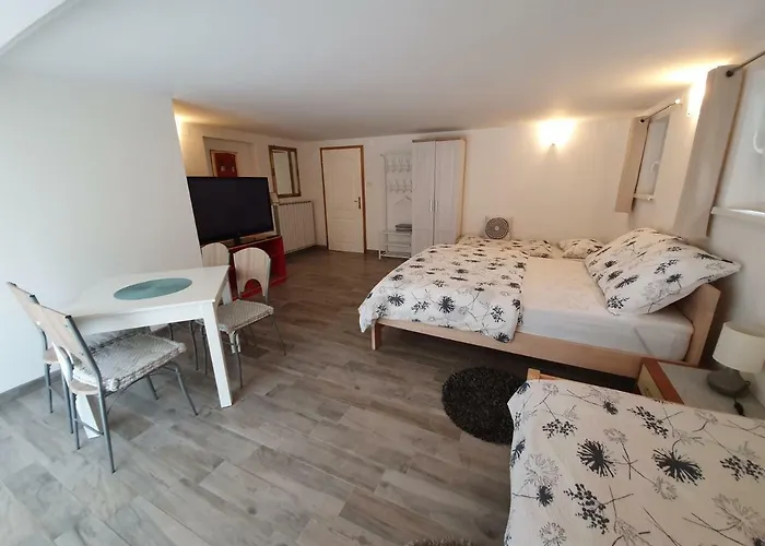 Nastanitev v družini Jurca