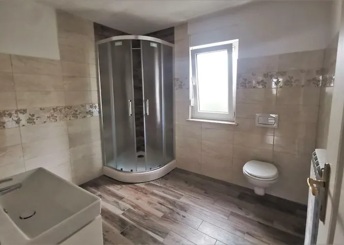 Nastanitev v družini Jurca